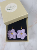 paire de petite fleurs lila