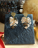 Boucles d'oreilles clous Monstera marbre blanc a