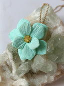 pendentif grande fleur bleu