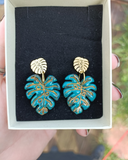 Boucles d'oreilles clous Monstera turquoise bleu