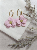 paire de petites fleurs rose