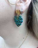 Boucles d'oreilles clous Monstera turquoise bleu
