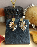 Boucles d'oreilles clous Monstera marbre blanc b
