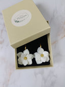 paire de grande fleurs blanche