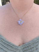 pendentif petite fleur lila