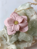 pendentif grande fleur rose