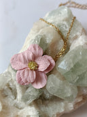pendentif petite fleur rose