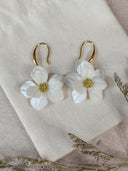 paire de petites fleurs blanche